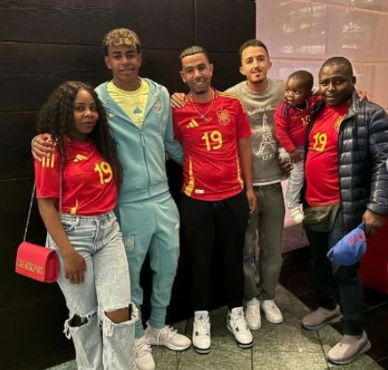 The Yamal family for Spain vs Croatia match